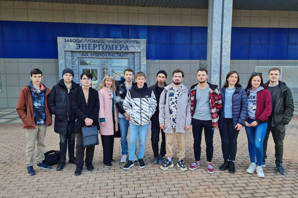 studentam_skfu_proveli_ehkskursiyu_na_zavode_monokristall_ncfu_ru_03.jpg