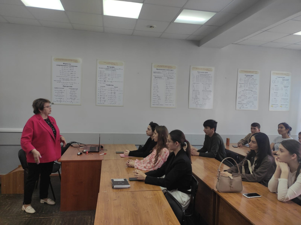 студенты педобразования 1 и 3 курса.jpg